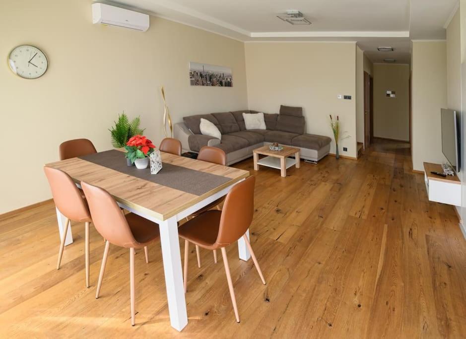 Abg House Ecser المظهر الخارجي الصورة