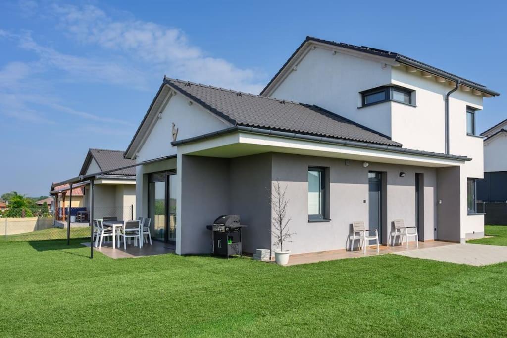 Abg House Ecser المظهر الخارجي الصورة